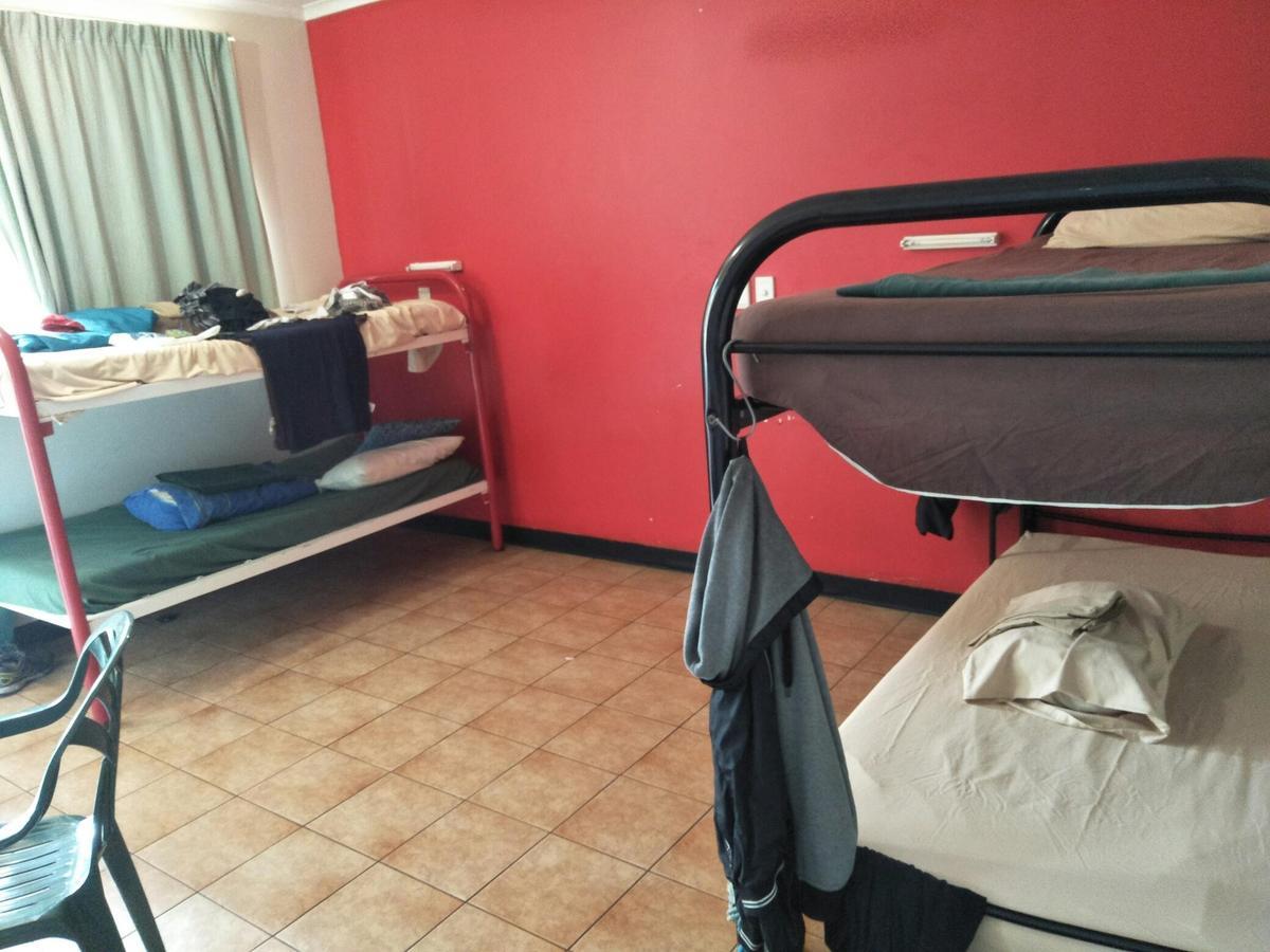 Palm Court Backpackers Vandrehjem Katherine Eksteriør billede